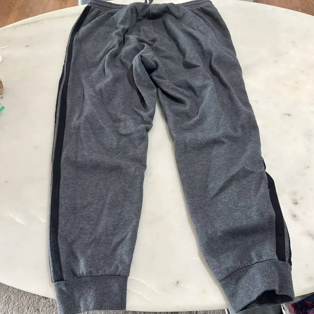 adidas men Essentials 3-Stripes Fleece Pants Size XL Dark Grey Black